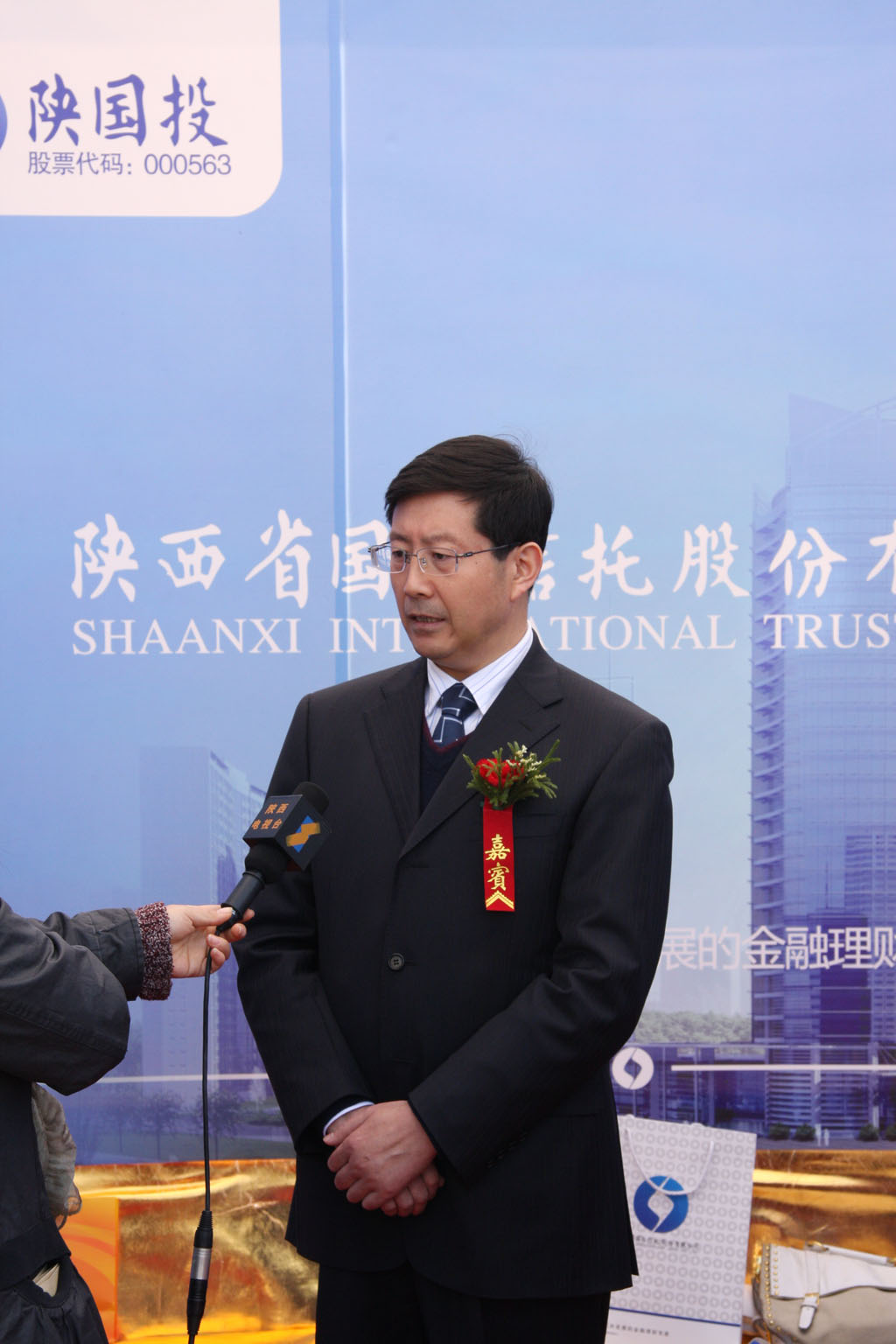 2010122122457140 董事长薛季民接受新闻媒体采访